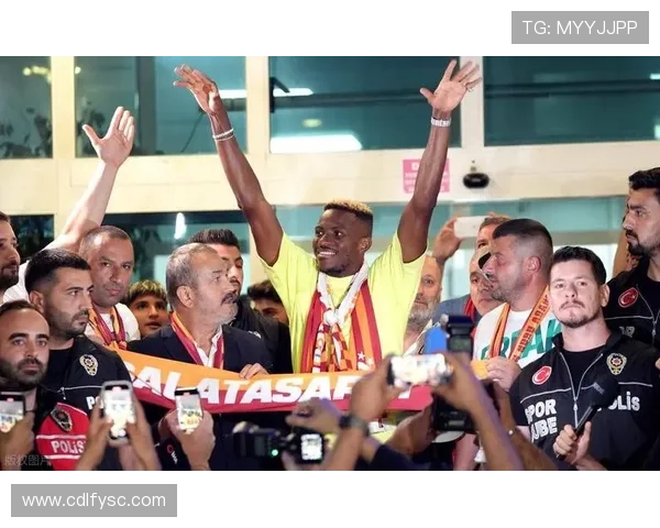 奥斯梅恩上半场双响创历史 成为加拉塔萨雷首位欧冠两球球员 奥斯梅恩上半场双响创历史 成为加拉塔萨雷首位欧冠两球球员